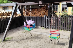 restaurace Hostinec u Rudolfa III., Dvůr Králové nad Labem - houpačky